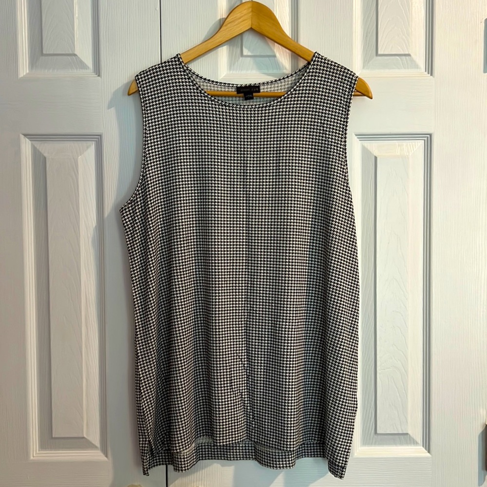 Like new J.Jill tank top, large, stretch material, black and white houndstooth